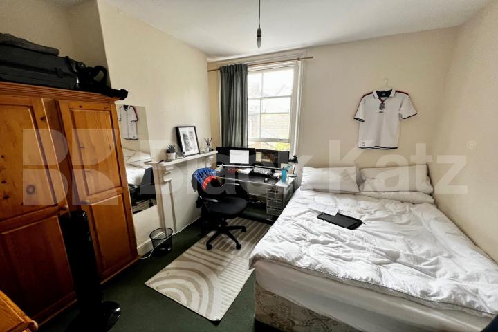 Charming Three Bedroomed Apartment In Period Building  Walcorde Avenue, Elephant & Castle